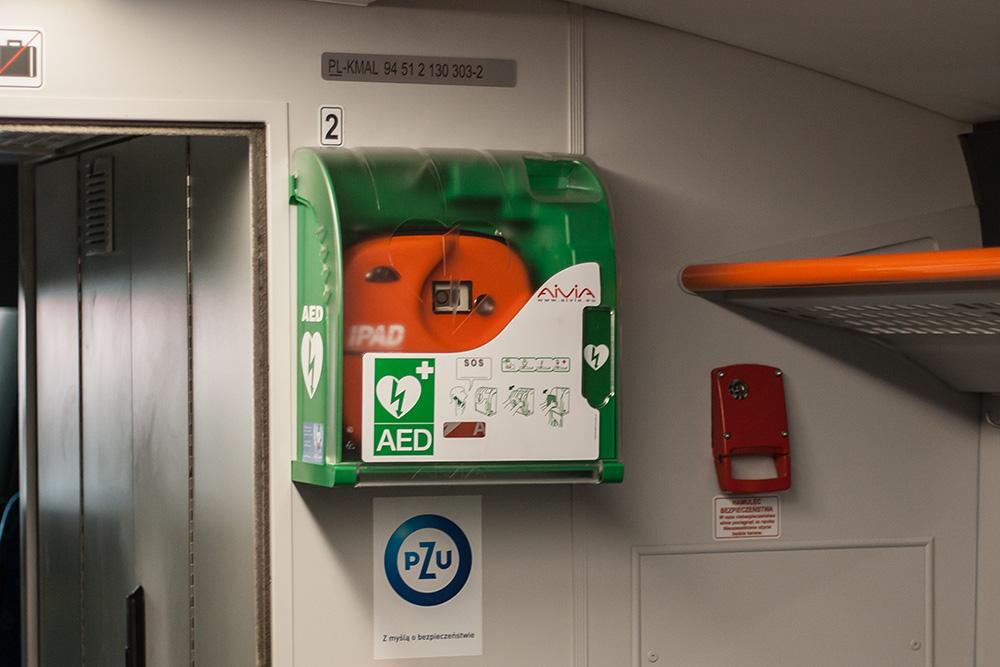 Defibrylator AED – czym jest, jak działa i kiedy należy go użyć?